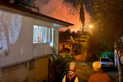 Süral Kavşağı'nda yangın: İtfaiyenin hızlı müdahalesi faciayı önledi