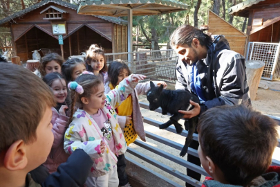 Doğal Yaşam Parkı’nda çocuklara hayvan ve doğa sevgisi aşılanıyor 