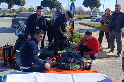 Herdford Caddesi üzerinde devrilen motosiklet sürücüsü yaralandı