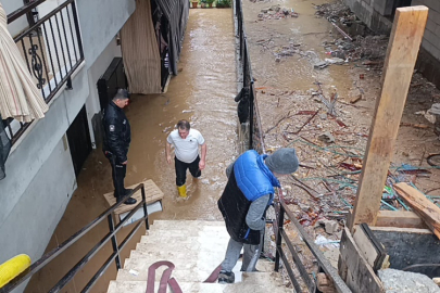 Manavgat'taki şiddetli yağışta bazı evler suların altında kaldı