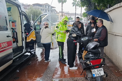 Manavgat Anadolu İmam-Hatip Lisesi Kavşağındaki kaza ucuz atlatıldı