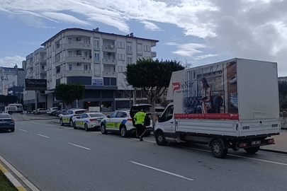 Manavgat’a gelen kamyonet üzerindeki mobilya ile birlikte bağlandı