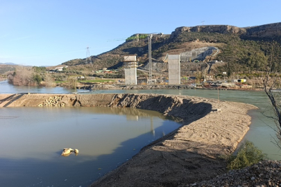 Antalya- Alanya otoban şantiyesi taşan suların altında kaldı