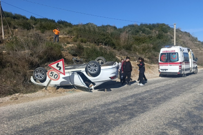 Oymapınar yolundaki kazada otomobil ters döndü: Sürücü yaralandı
