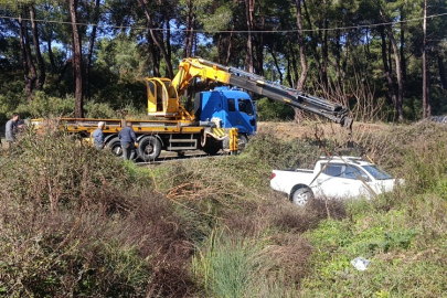 Kavaklı Mahallesi Şeytan Çeşmesi yakınlarında kamyonet dereye uçtu