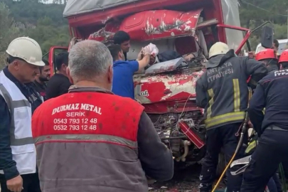 Taşağıl- Beşkonak yolunda kamyonlar çarpıştı