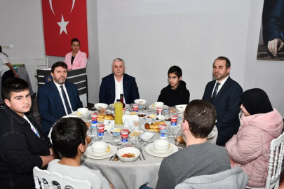Manavgat'ta hafızlık öğrencileri ve aileleri iftar sofrasında bir araya geldi