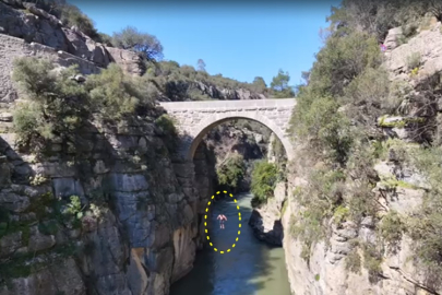 Tarihi Oluk Köprü’de korkusuz atlayış: O anlar kamerada!