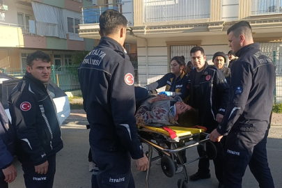 Direksiyon hakimiyetini kaybetti elektrik direğine çarptı