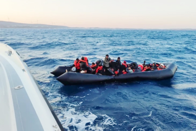 Kaçak göçmen taşıyan bottan düşen 14 kişi öldü