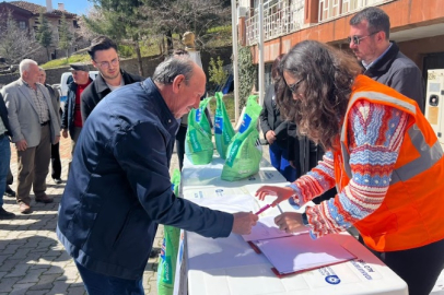Antalya Büyükşehir'den Aksekili üreticilere bordo bulamacı hibesi