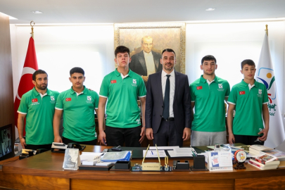 Güreş kulübü sporcularından başkan vekili Mehmet Çiçek’e ziyaret