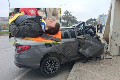 Üst geçidin ayaklarına çarpan aracın sürücüsü ağır yaralandı