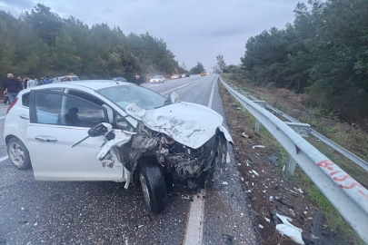 Taşkesiği Mahallesi’nde 3 otomobil çarpıştı: 2 yaralı