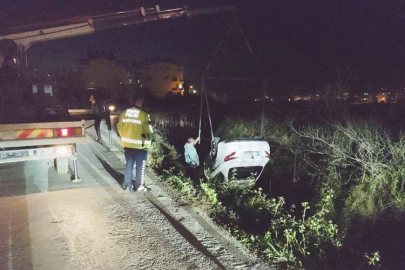Manavgat'ta sulama kanalına uçan kiralık otomobilin sürücüsü kaçtı