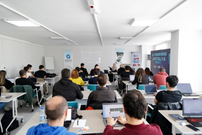 Büyükşehir’den teknoloji meraklısı gençlere yapay zekâ eğitimi