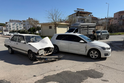 Manavgat’ta iki otomobil çarpıştı: Ehliyetini yenilemeyince cezadan kaçamadı
