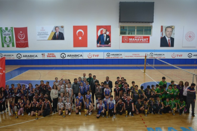 Okul sporlarında voleybol rüzgarı: Toros ve 60. Yıl Ortaokulu zirvede