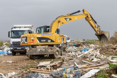 Manavgat Nehri’nin denizle buluştuğu bölgede dev temizlik operasyonu
