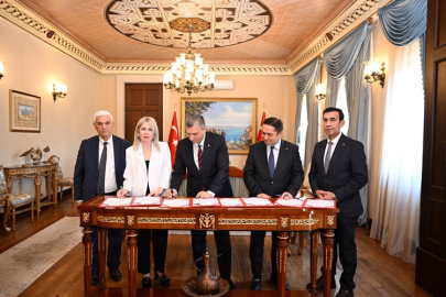 Vali Şahin ve rektörler Muhtarlar Akademisi için imza attı