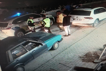 Otomobilin kapısı aniden açıldı: Motosiklet otomobil kapısına çarptı