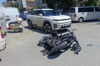 Aşağı Pazarcı’da motosiklet otomobile çarptı: 1 yaralı