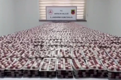 Antalya'da dev uyuşturucu operasyonu: 425 bin sentetik hap ele geçirildi