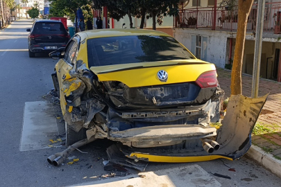 Manavgat'ta zincirleme kaza: Alkollü sürücü park halindeki 3 araca çarptı