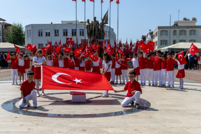 23 Nisan’da Manavgat kırmızı-beyaza büründü