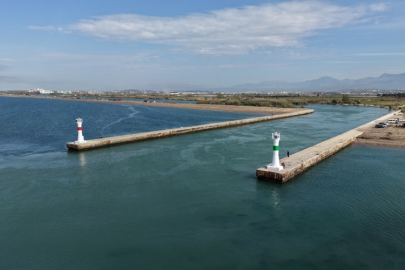 Manavgat Irmağı girişindeki deniz fenerleri yenilendi