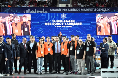 Antalya'da robot yarışı heyecanı: 23 ülkeden binlerce öğrenci katılıyor
