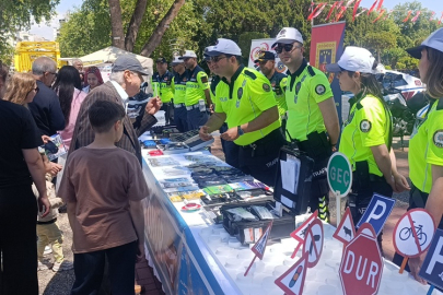 Trafik güvenliğine dikkat çekmek için köprü başına stand açıldı