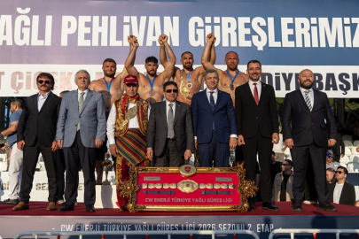 Manavgat güreşlerinde başpehlivanlık kemeri Feyzullah Aktürk’ün