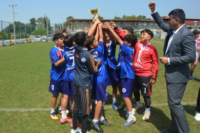 Mimar Sinan Ortaokulu Futbol Küçük Erkekler şampiyonu oldu