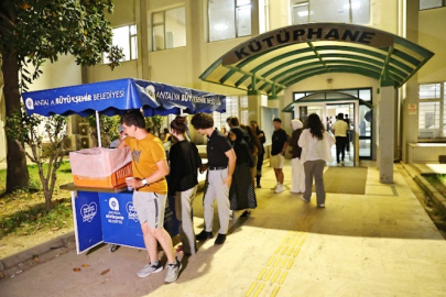 Antalya Büyükşehir'den final haftasında öğrencilere sıcak çorba