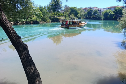 Yağmursuyu tahliye kanal suları ırmağı kahverengiye döndürdü