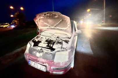 Ali İhsan Kılıç'a ait otomobilin motor bölümü seyir halinde yandı