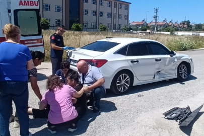 Kontrolsüz kavşakta trafik kazası: 2 yaralı