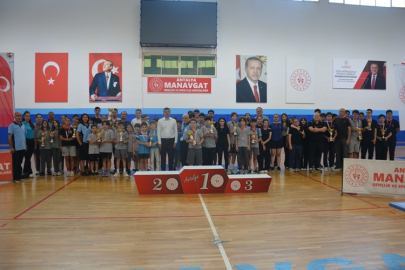Manavgat'ta okul sporları masa tenisi turnuvası ödül töreniyle sona erdi