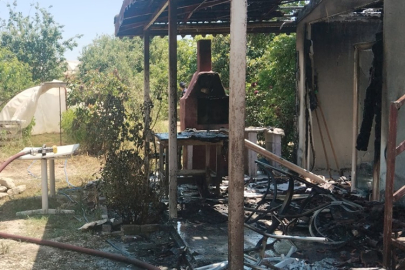Yeniköy Göl Mevkii'nde tarladaki evde yangın çıktı