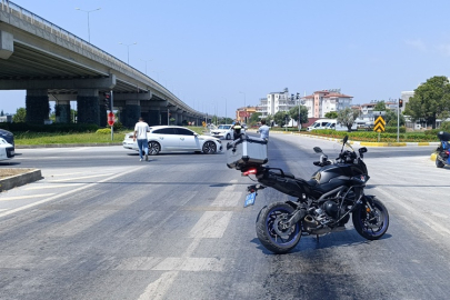 Kırmızı ışıkta geçen otomobil kazaya sebep oldu
