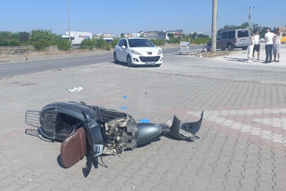 Hatipler tali yolda motosiklet ile otomobil çarpıştı: 1 yaralı